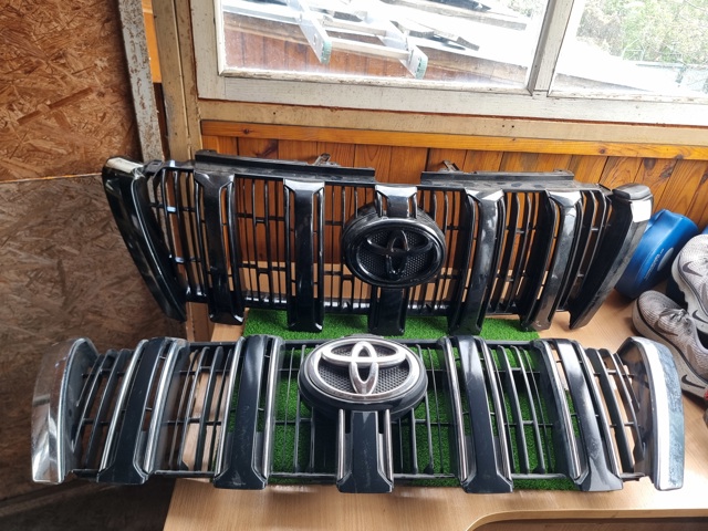 Решетка радиатора 5310160C01 TOYOTA