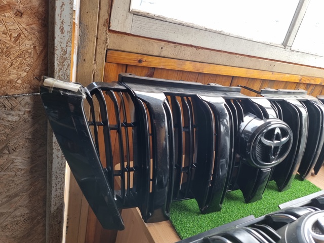TOYOTA 5310160C01 Решетка радиатора в наличии Ирпень