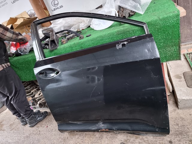 Пассажирская передняя дверь 6700148160 TOYOTA