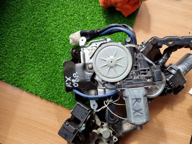 Замок пятой двери 6935022010 TOYOTA