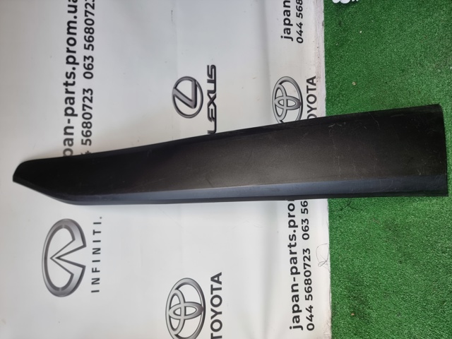 Молдинг передней правой двери 75731F4010 TOYOTA
