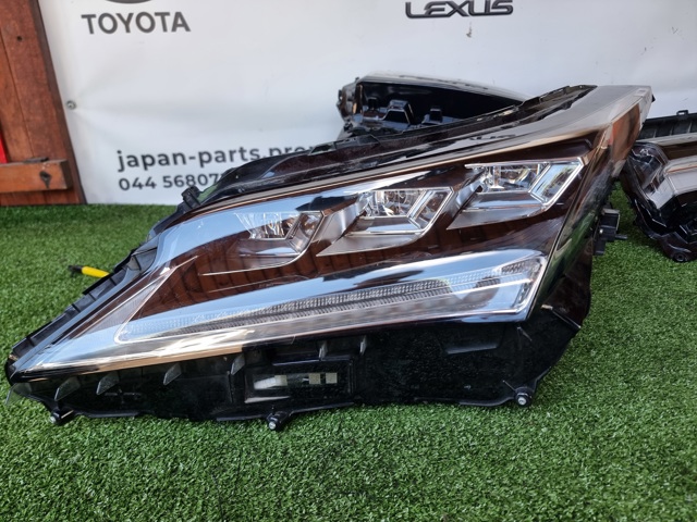 Основная фара в сборе левая 8118548D40 TOYOTA