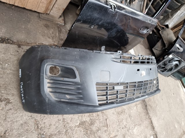 Буфер (бампер) передний 9816765680 PEUGEOT