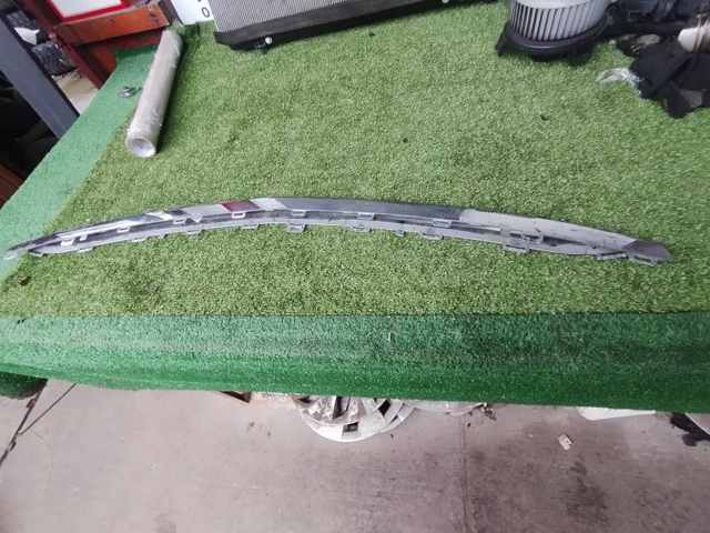 MERCEDES A2138857000 Молдинг бампера переднего центральный в наличии Украина