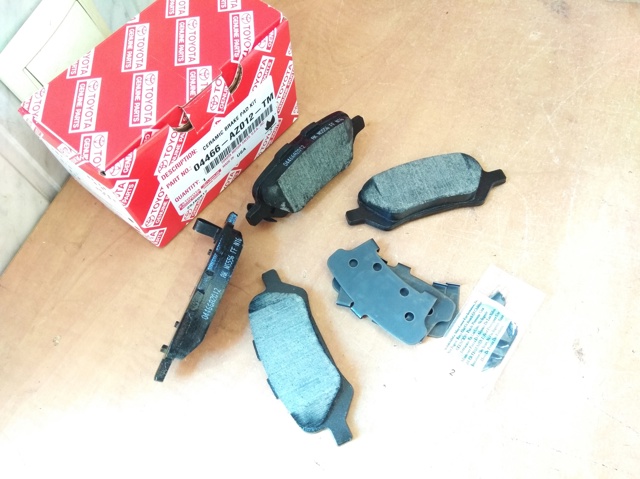TOYOTA 04466AZ012TM Задние тормозные колодки в наличии Винница