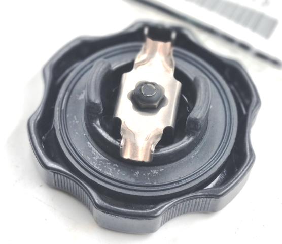 1250A015 MITSUBISHI Крышка маслозаливной горловины купить в Днепр