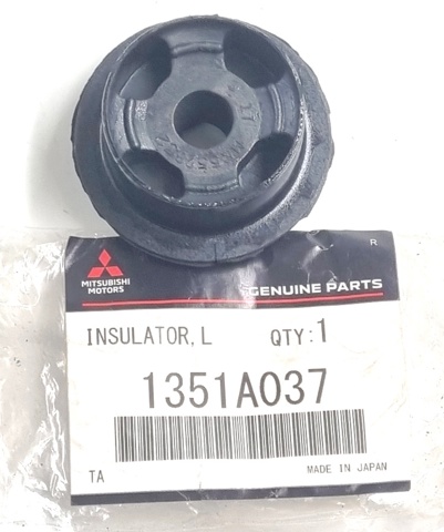 Подушка радиатора охлаждения, нижняя 1351A037 MITSUBISHI