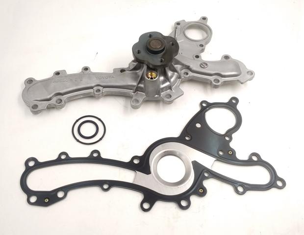 TOYOTA 1610039436 Помпа в наличии Киев