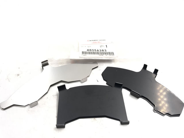 Пластина противоскрипная крепления тормозной колодки, передней 4605A383 MITSUBISHI