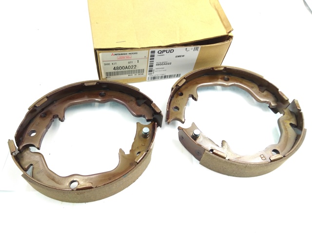 Колодки ручника/стояночного тормоза 4800A022 MITSUBISHI