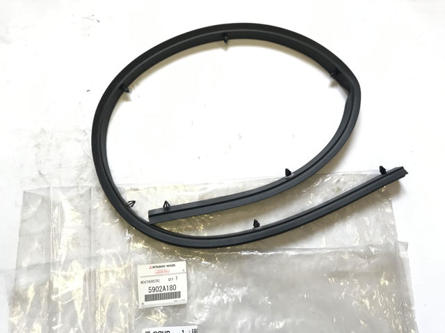 5902A180 MITSUBISHI Уплотнитель капота купить в Николаев