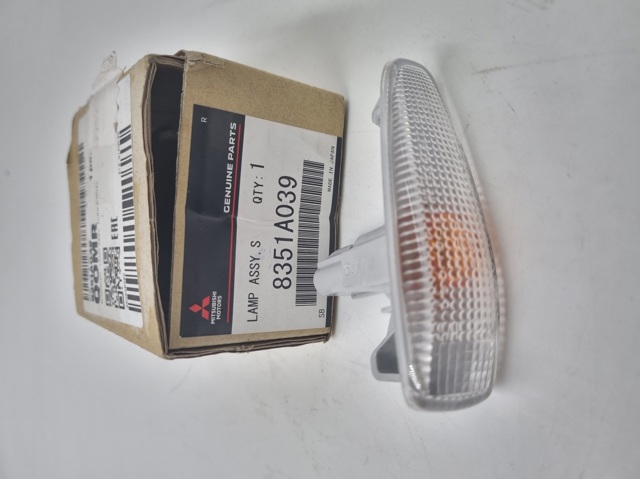 Повторитель поворота в крыло 8351A039 MITSUBISHI