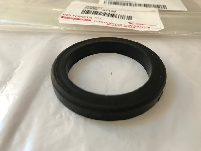 9043037140 TOYOTA Прокладка крышки маслозаливной горловины купить в Чернигов