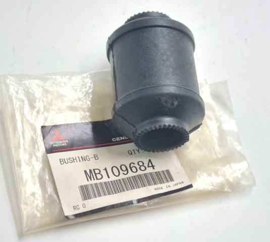 Сайлентблок передней подвески Mitsubishi Pajero 2 Canvas Top