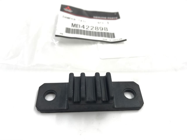 Буфер (отбойник) крышки багажника (двери 3/5-й задней) MB422898 MITSUBISHI