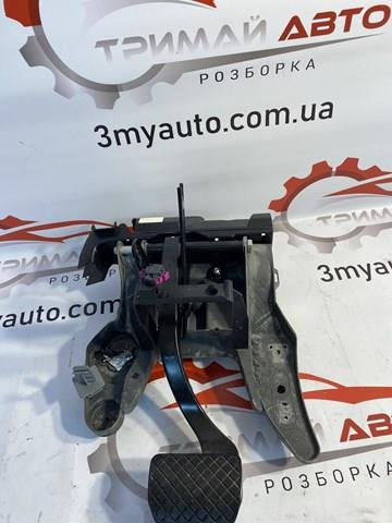 7L0723142D Педаль тормоза купить Ужгород