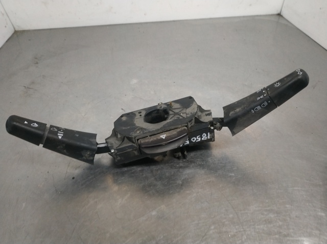 Comutador instalado na coluna da direção, montado 0005407445 MERCEDES