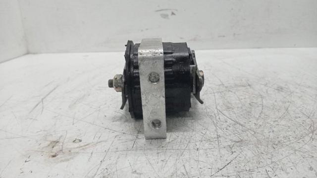 Q0005811V007000000 MERCEDES Передняя опора двигателя купить в Львов