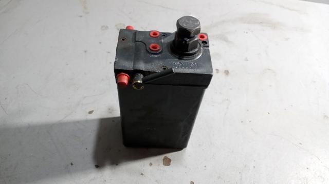 MERCEDES 0015534101 Насос подъема кабины в наличии Киев