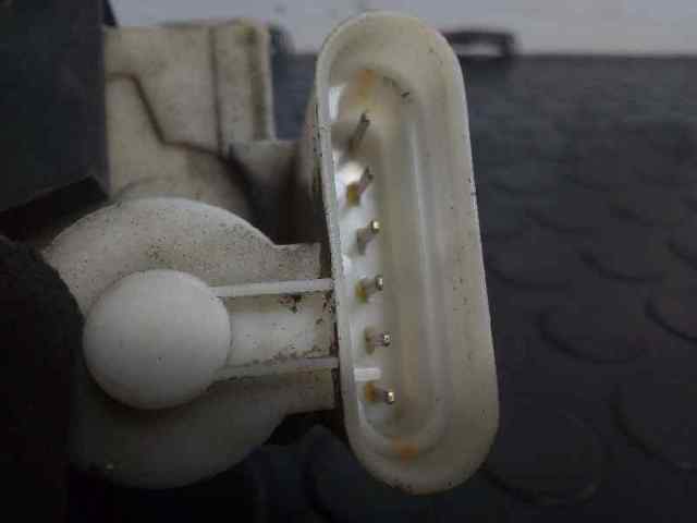 Fecho da porta dianteira esquerda Fiat Punto 2 188