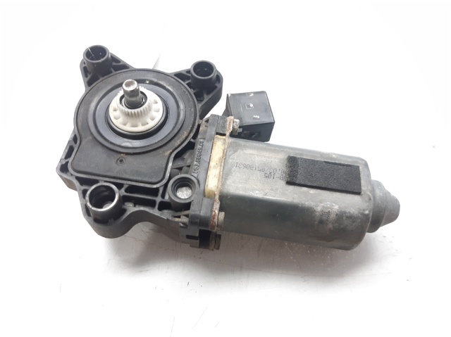 Motor de acionamento de vidro da porta dianteira esquerda 0048201942 Mercedes