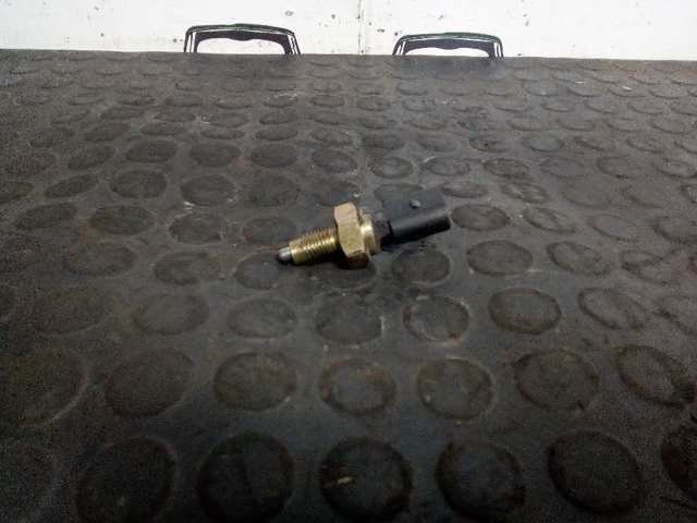 Sensor de ativação das luzes de marcha à ré 02K945415C VAG