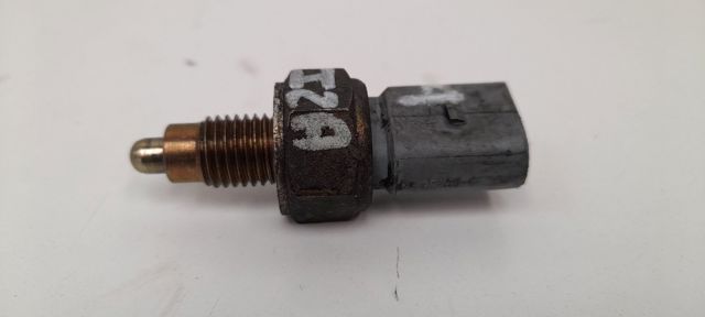 02T945415A VAG Датчик включения фонарей заднего хода купить в Житомир
