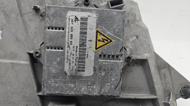Luz esquerda 0301166275 Mercedes