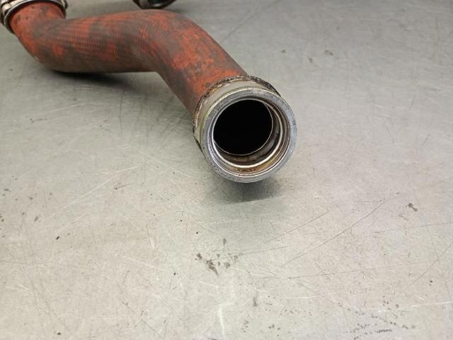 Mangueira (cano derivado) inferior de intercooler 038131111 VAG
