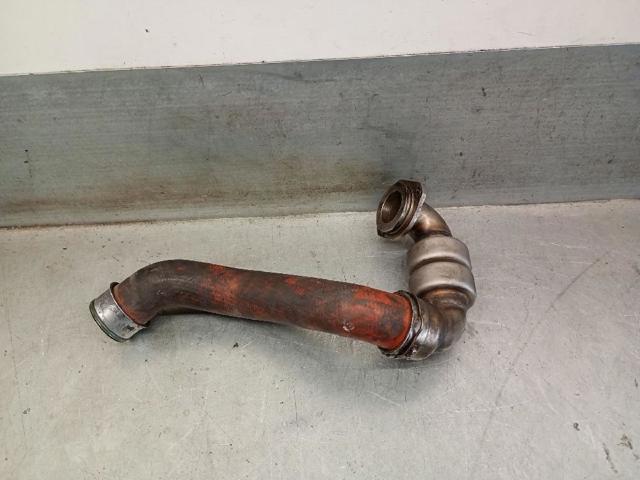 Mangueira (cano derivado) inferior de intercooler 038131111 VAG