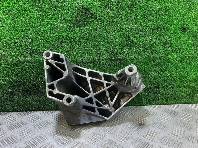 Consola de coxim (apoio) direita de motor 038199207H VAG