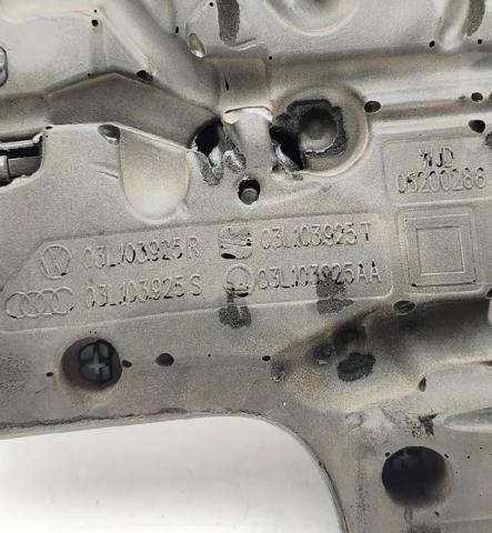 03L103925AA VAG Крышка двигателя купить в Киев
