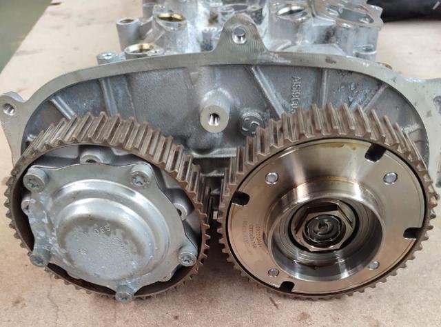 04E103469CC VAG Крышка клапанная купить в Ирпень