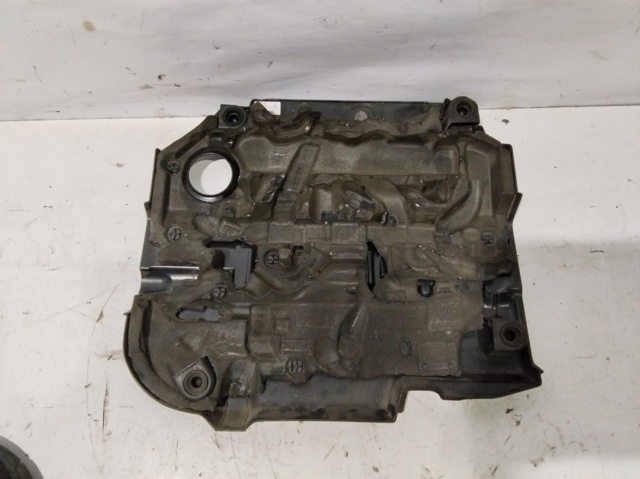 VAG 04L103925A Крышка двигателя в наличии Полтава