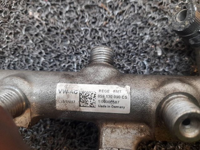 VAG 059130090CS Распределитель топлива (рампа) правый в наличии Николаев