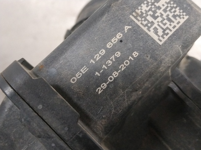 VAG 05E129656A Патрубок воздушный, вход в турбину (наддув) в наличии Украина