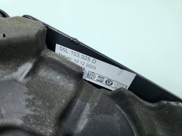 05L103925D VAG Крышка мотора декоративная купить в Запорожье