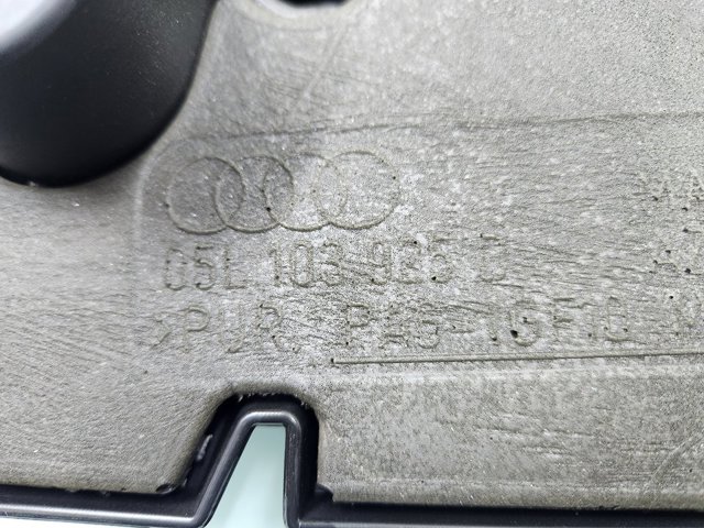 05L103925D VAG Крышка двигателя купить в Ирпень