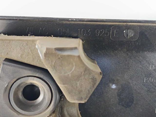 VAG 05L103925E Крышка двигателя в наличии Кривой Рог