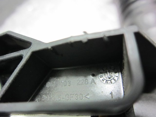 Cano derivado de ventilação de cárter (de separador de óleo) Audi Q5 FYB, FYG