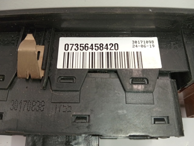 07356458420 CHRYSLER Кнопочный блок управления стеклоподъемником передний левый купить в Черновцы
