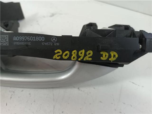 MERCEDES 0997601800 Держатель наружной ручки двери передней правой в наличии Одесса