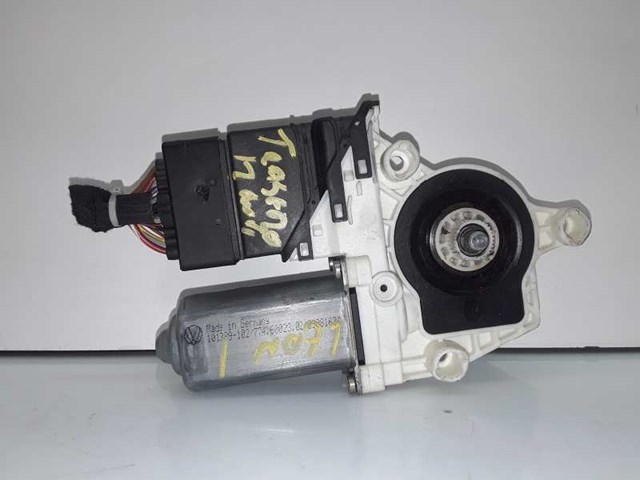 VAG 105406301 Мотор стеклоподъемника двери задней левой в наличии Винница