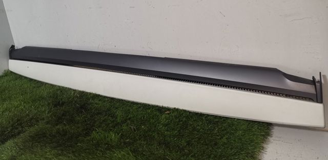 TESLA 110056700F Молдинг (накладка) приборной панели "торпедо" центральный в наличии Украина