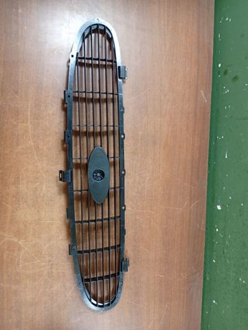 FORD 1104894 Решетка радиатора в наличии Ужгород