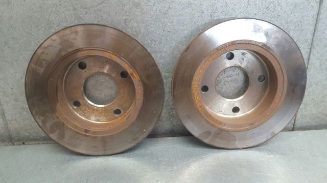 Disco do freio dianteiro 1112542 FORD