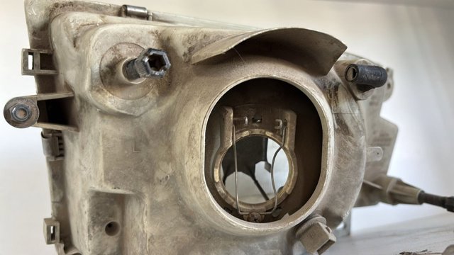 FORD 1114898 Фара левая в наличии Кривой Рог
