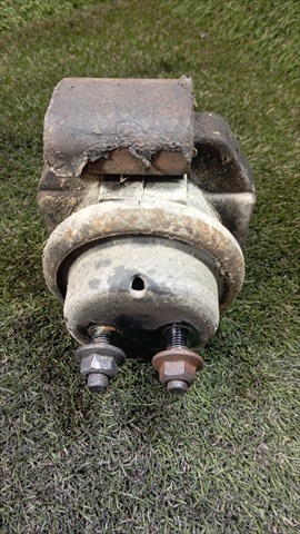 11210VB910 NISSAN Подушка (опора) двигателя правая купить в Киев