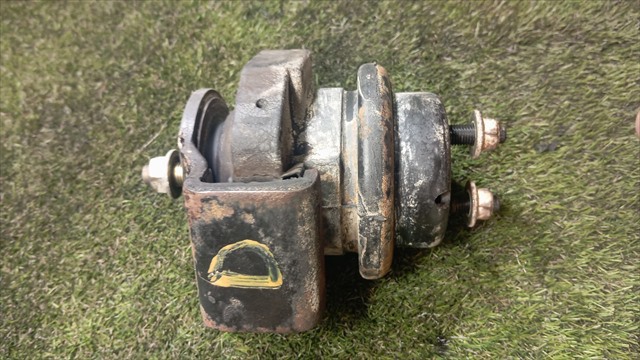 11210VB910 NISSAN Правая подушка двигателя купить в Чернигов
