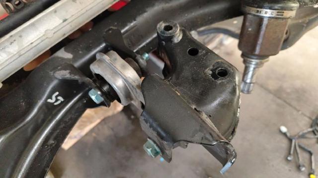 113324EA0C NISSAN Кронштейн подушки (опоры) двигателя задней купить в Ирпень